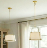 Klasyczna lampa wisząca mosiężna abażurowa dekoracyjna z geometrycznym detalem SAVANNAH P03538BR-WH